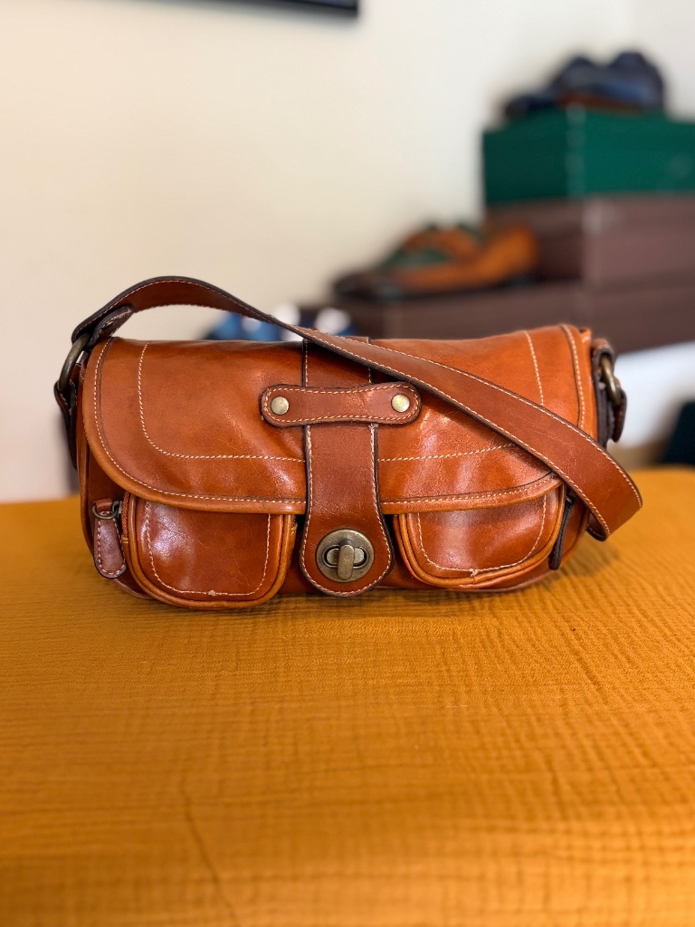 *pre-loved* shoulder bag